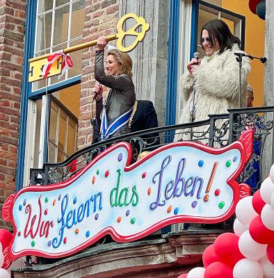 Wir feiern das Leben: Weiberfastnacht mit der Tonnengarde