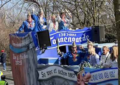 Umzug und Tonnenrennen in Niederkassel